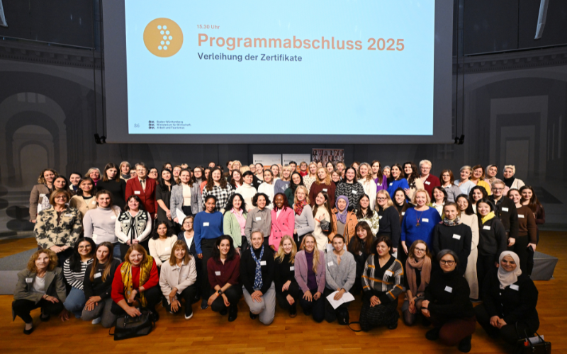Gruppenbild mit Teilnehmerinnen des Mentorinnen-Programms