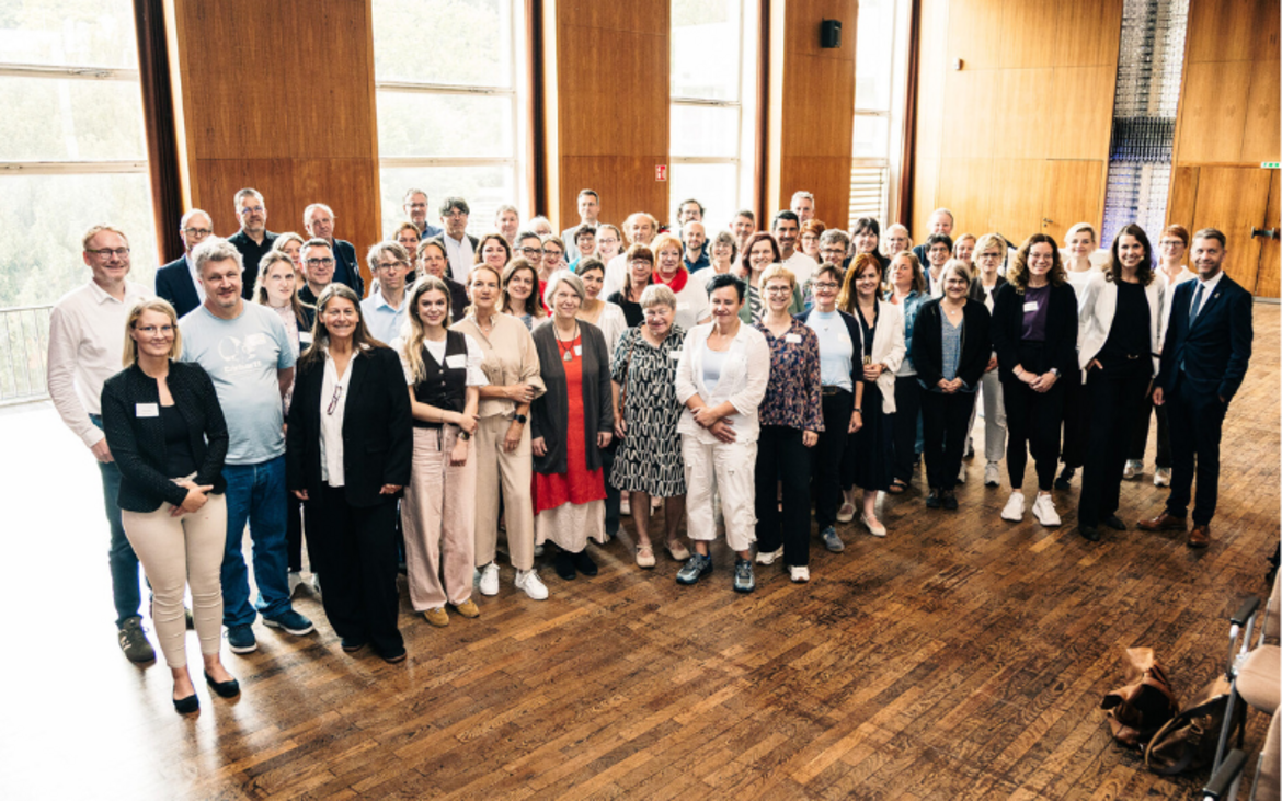 Gruppenbild aller Teilnehmenden des Netzwerktreffens