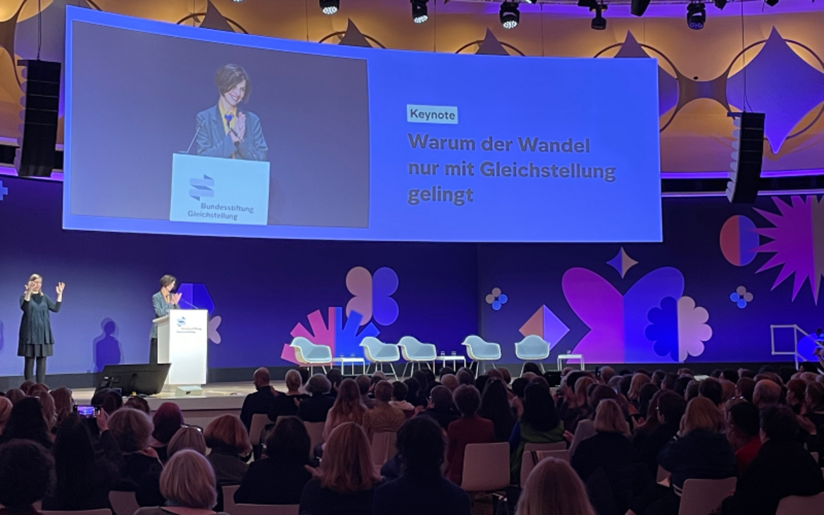 Blick auf die Bühne beim Gleichstellungstag