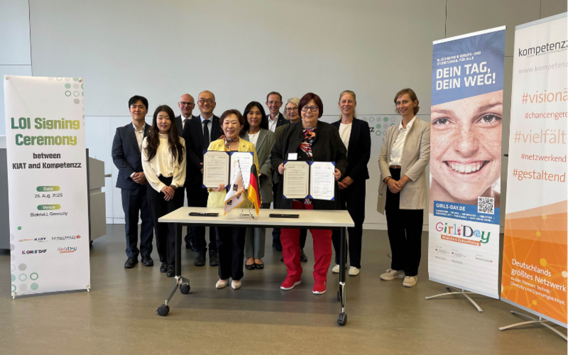 Gruppenbild beim Unterzeichnen des Letter of Intent