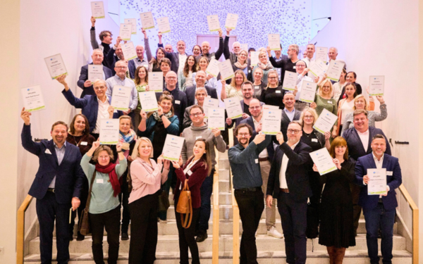 Gruppenbild von Teilnehmer/innen des ZWK Dialogs