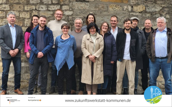 h.v.l.n.r.: Thomas Holbe, Kirsten Steimel, Klaus Ludden, Christiane Knirsch, Dr. Klaus Zeitler, Martin Müller, Johann Kaether v.v.l.n.r.: Sebastian Marschall, Hedwig Diekwisch, Prof. Dr. Harald Rüßler, Prof. Dr. Martina Wegner, Victoria Klages, Philipp Ruhstorfer, Prof. Dr. Henning Bombeck | © ZWK