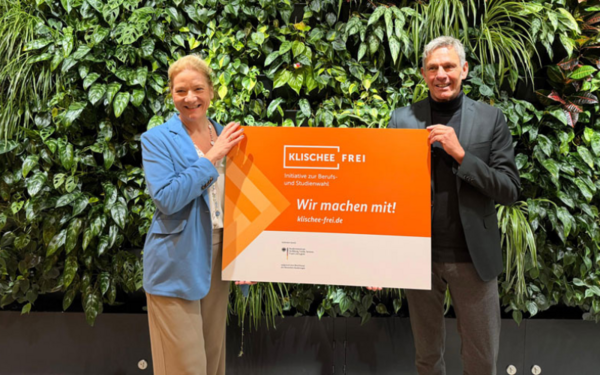 Barbara Ofstad, Head of Siemens Professional Education @ Siemens Germany und Miguel Diaz, Leiter der Servicestelle der Initiative Klischeefrei