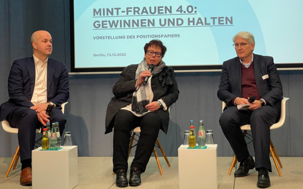 Podium Frauen in MINT Berufen: Gewinnen und Halten